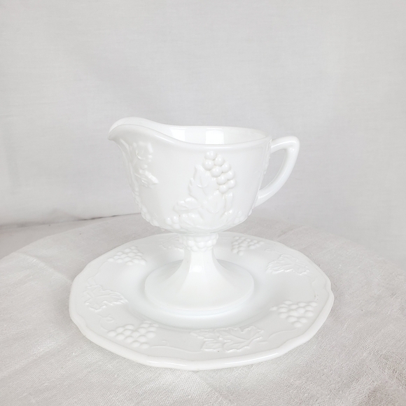 VTG Indiana Colony co Milk glass Harvest grape footed creamer / saucer - Picture 2 of 13